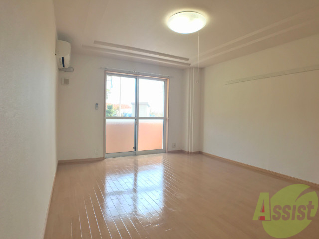 居室・リビング　フローリングなので、お掃除がしやすそうですね。