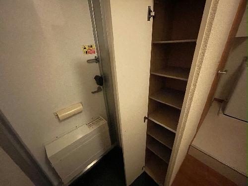 玄関　備品や設備仕様は号室等により異なるため現地をご確認ください。