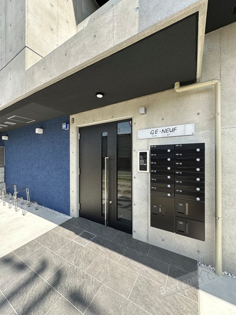 エントランス　オートロック付きで部外者シャットアウト♪