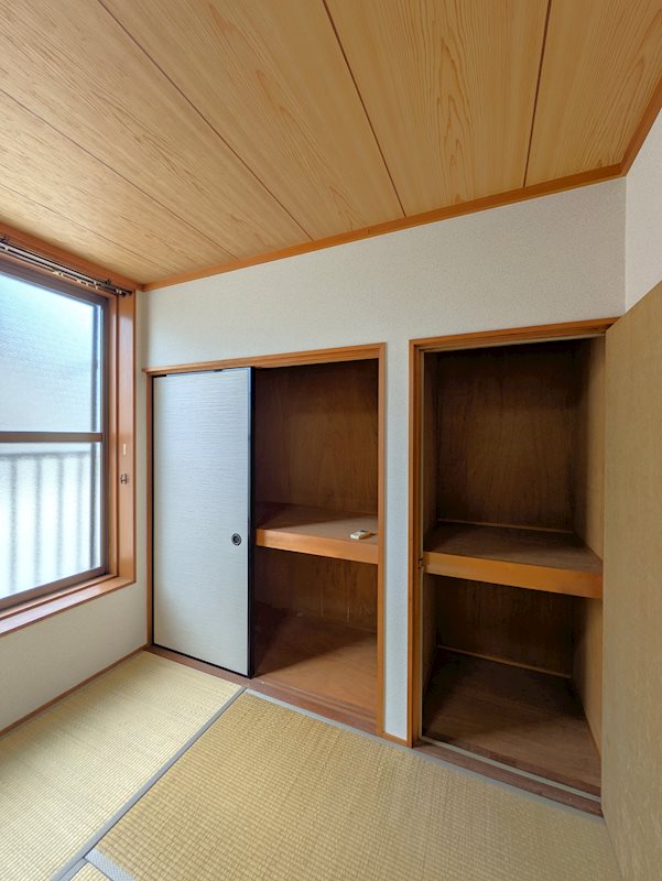 収納　ベランダ側　和室収納