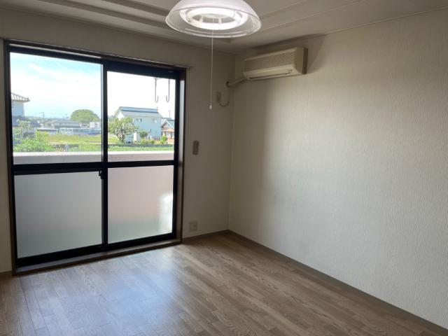 居室・リビング　室内