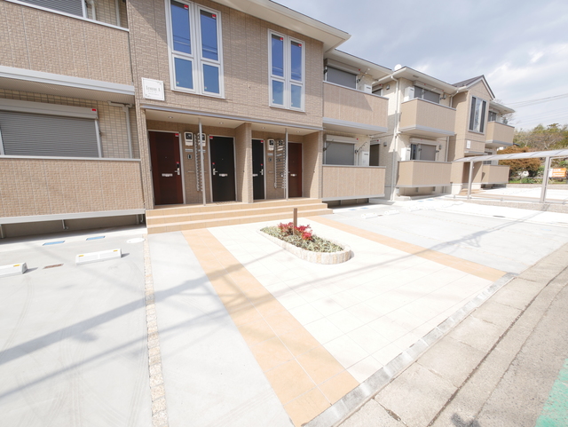 エントランス　★タイルがきれいなエントランスです★