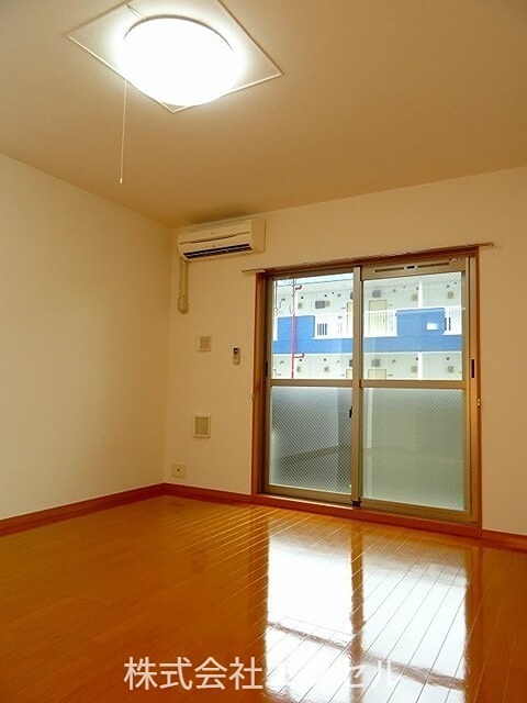 居室・リビング　日当たりの良いリビングです。