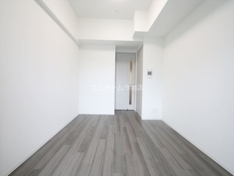 その他部屋・スペース　洋室6.0帖　エアコン完備　バルコニーに面しています