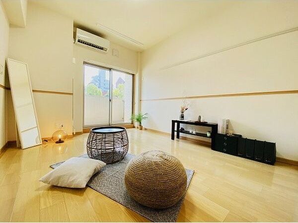 居室・リビング　こちらの居間で趣味の時間をお楽しみください