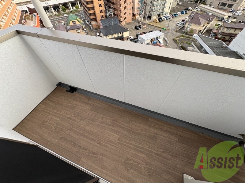 バルコニー　バルコニーが付いているので晴れた日は洗濯物が沢山干せますね。