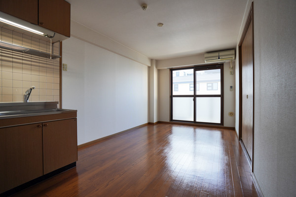 居室・リビング　同じ建物の別なお部屋