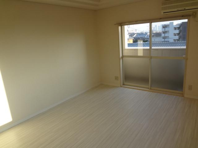 居室・リビング　室内