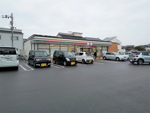 コンビニ　セブンイレブン松山西長戸町店（コンビニ）まで94m