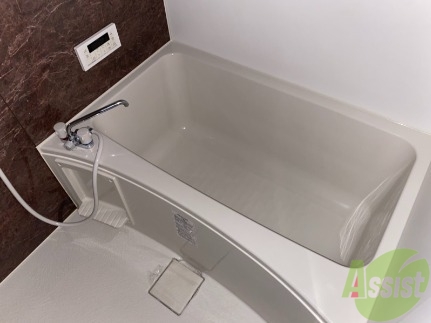 バス・シャワールーム　こちらはお風呂。一日の疲れをここで癒してください。