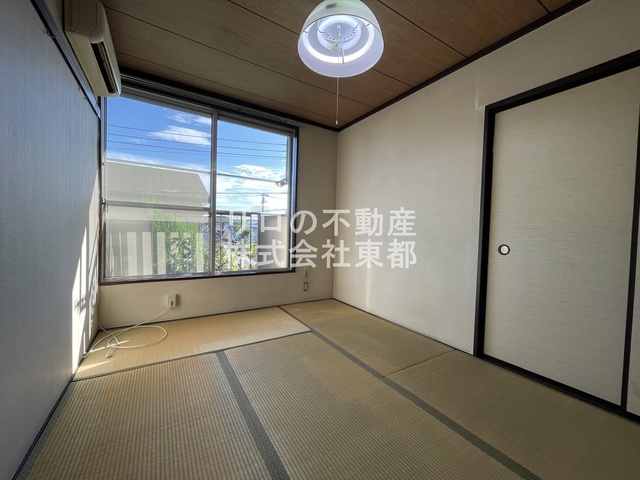 居室・リビング　南向きなので暖かな日差しが入りますね♪