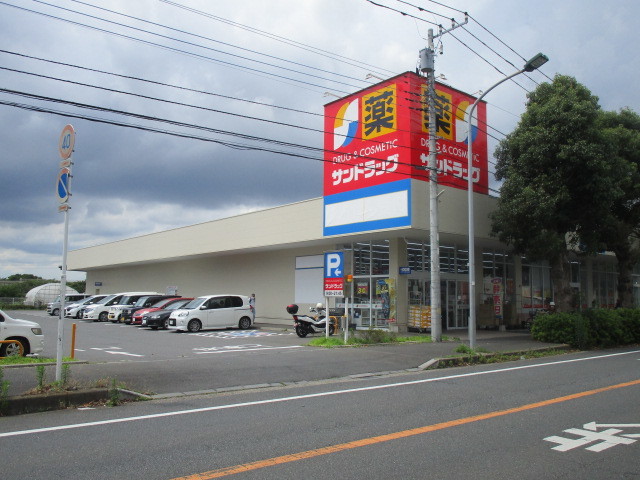 ドラックストア　サンドラッグ六高台店（ドラッグストア）まで631m