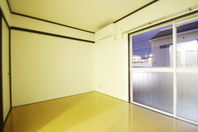 居室・リビング　別号室の写真です