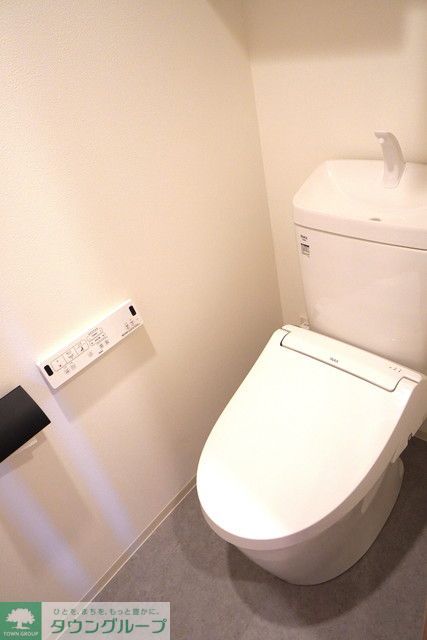 トイレ　※写真は同タイプ住戸です。