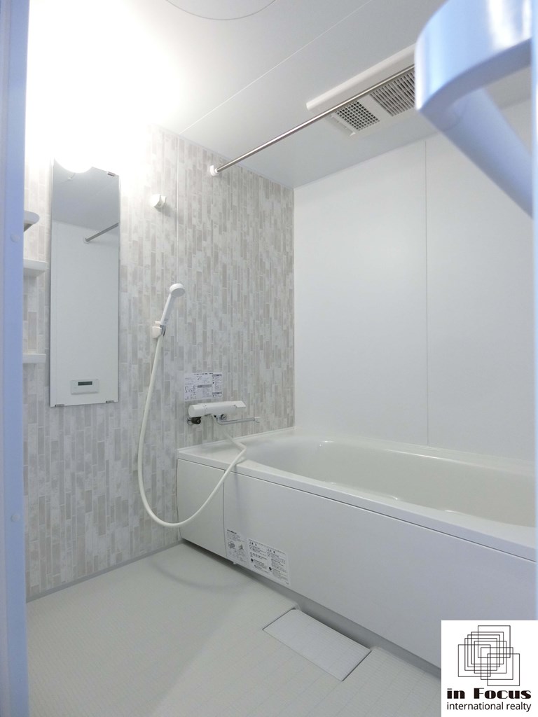 バス・シャワールーム　追い炊き機能付き広々ゆったり一坪バス