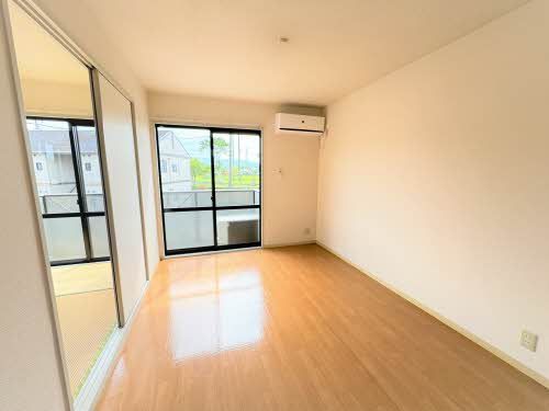 居室・リビング　南側洋室