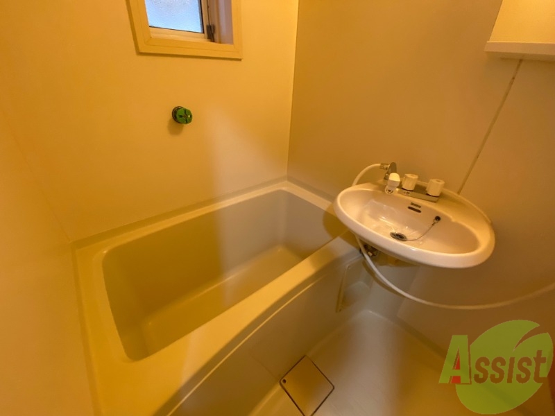 バス・シャワールーム　清潔感のある浴室ですね。機能性も使い勝手も良さそうです。