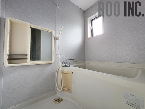 バス・シャワールーム　写真は反転のお部屋です