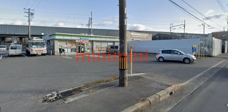 コンビニ　ファミリーマート高槻三島江店（コンビニ）まで747m