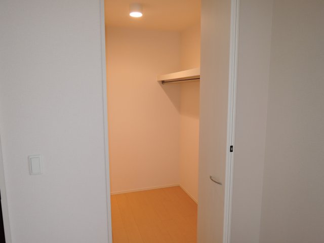 収納　ウォークインクローゼット（北洋室）