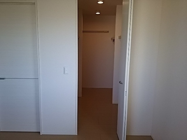 収納　ウォークスルークローゼット