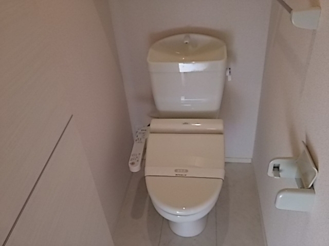 トイレ　温水洗浄暖房便座