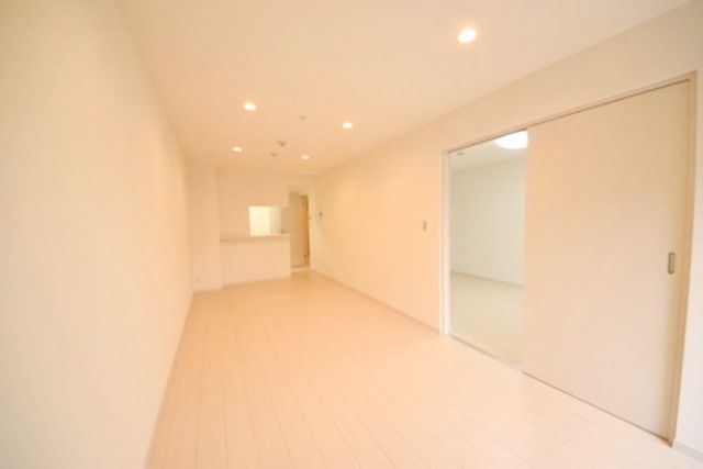 居室・リビング　照明付きのお部屋です