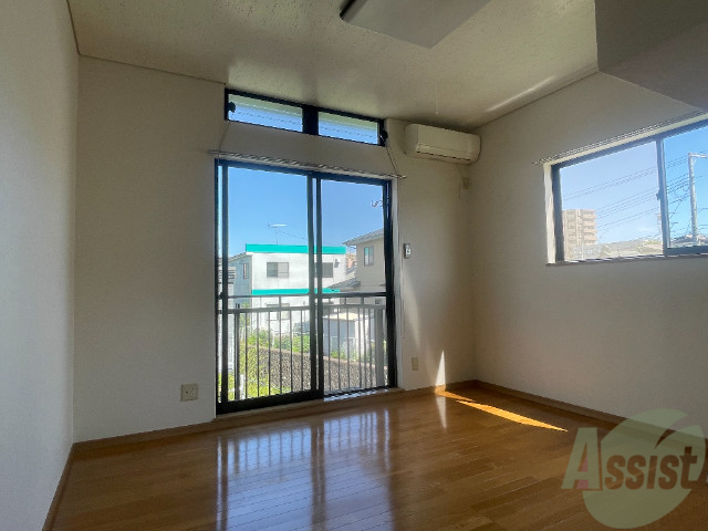 居室・リビング　広々としたリビング！日当たり良好、ゆっくり出来ますね！