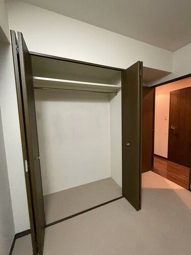 収納　洋室（１）クロゼット　※2023年3月撮影