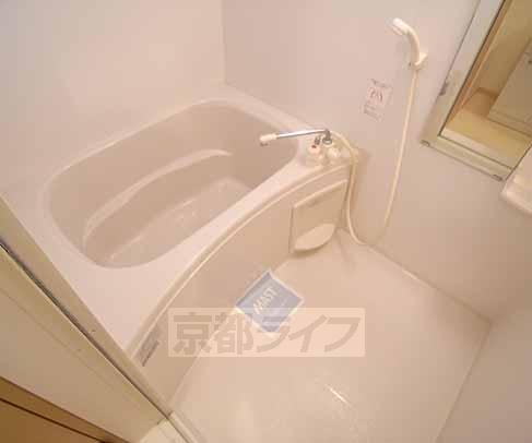 バス・シャワールーム　ゆったりした浴槽