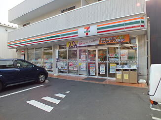 コンビニ　セブンイレブン（コンビニ）まで100m