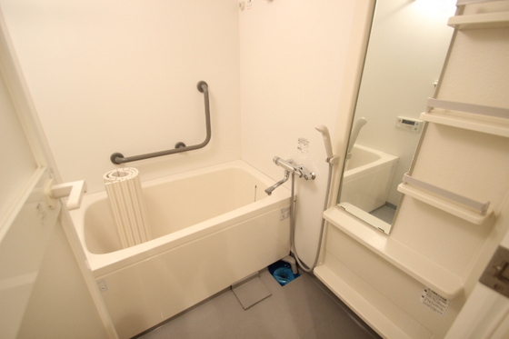 バス・シャワールーム　※別部屋の写真です