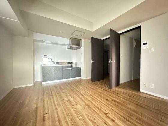 居室・リビング　※室内写真は反転間取り別部屋の写真となります。