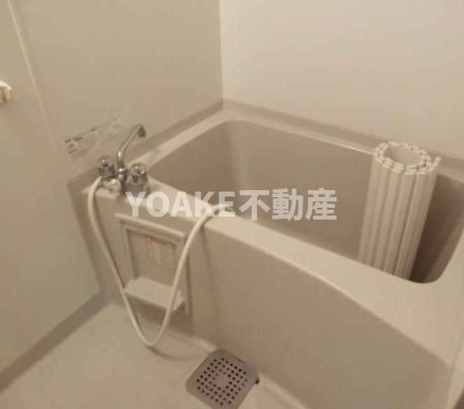 バス・シャワールーム　画像は別部屋のものです。現況と相違がある場合、現況優先。