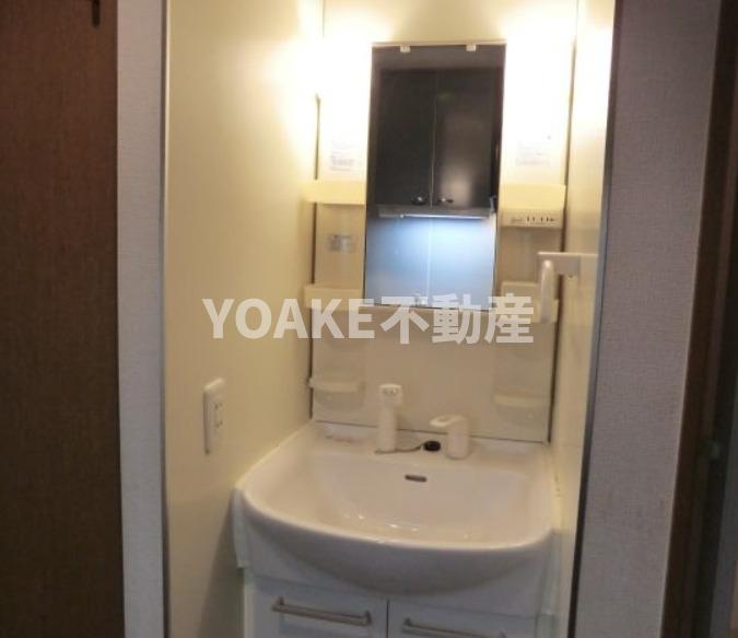 洗面設備　画像は別部屋のものです。現況と相違がある場合、現況優先。