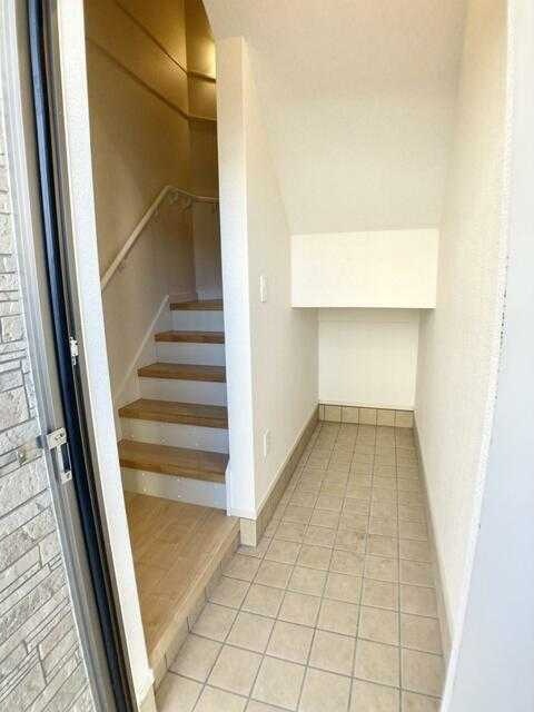 玄関　写真は別の部屋のものです。