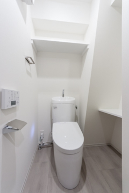 トイレ　※写真は同タイプ住戸です。