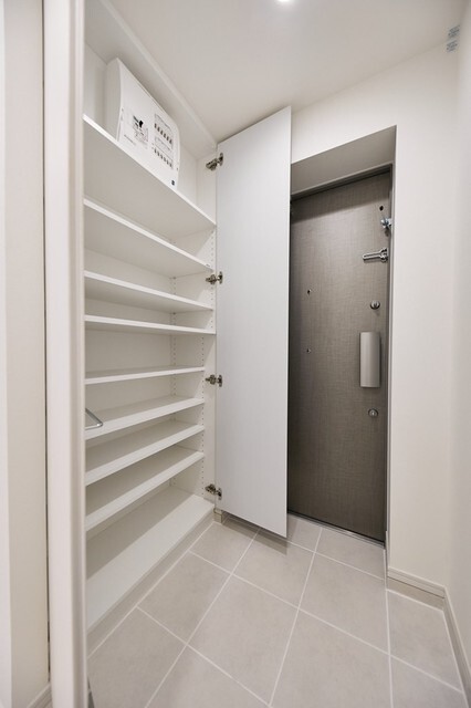 玄関　※写真は同タイプ住戸です。