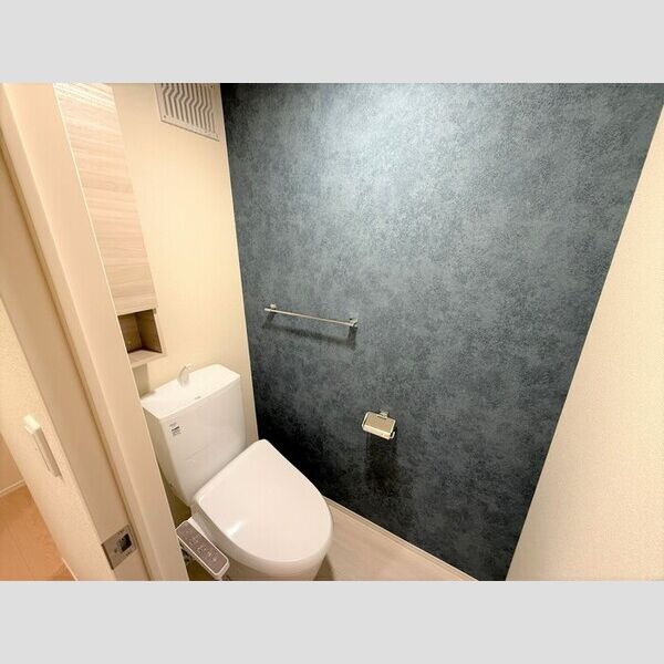 トイレ　同物件、別の部屋の写真です。