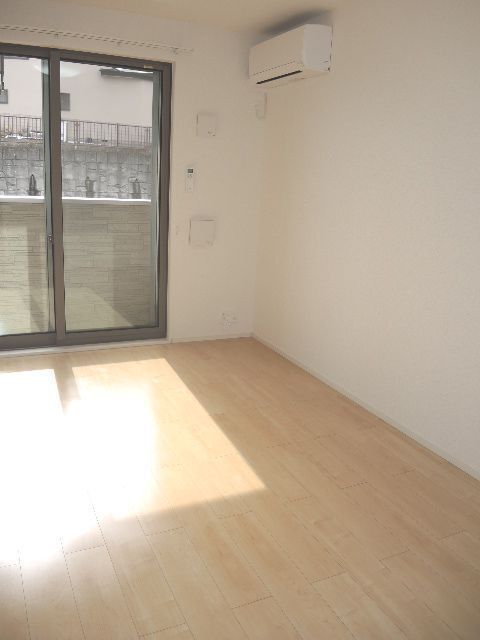 居室・リビング　★収納付きの洋室★