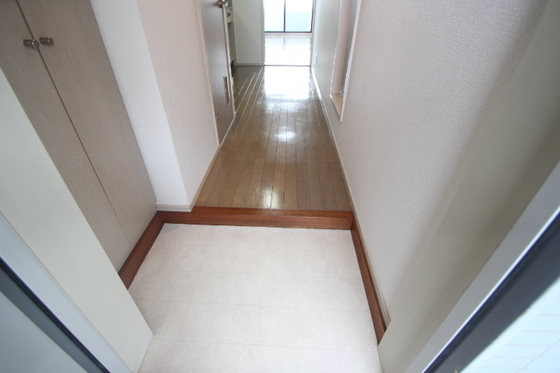 玄関　※別号室のお写真です