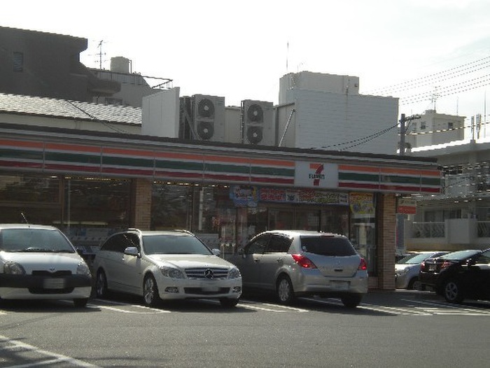 コンビニ　セブンイレブン（コンビニ）まで500m