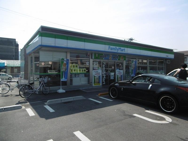 コンビニ　ファミリーマート 大竹南栄店（コンビニ）まで747m