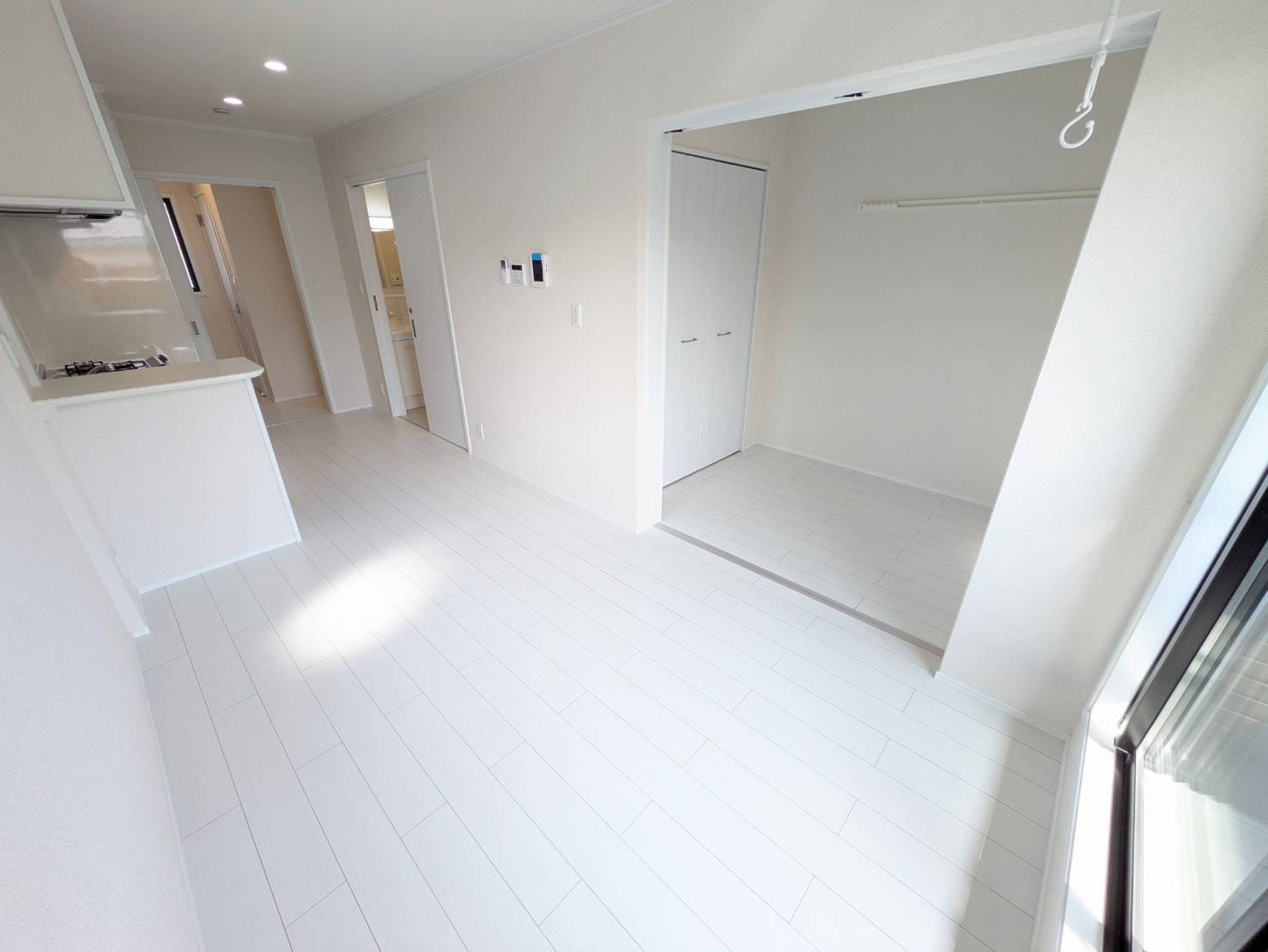 居室・リビング　白を基調とした空間