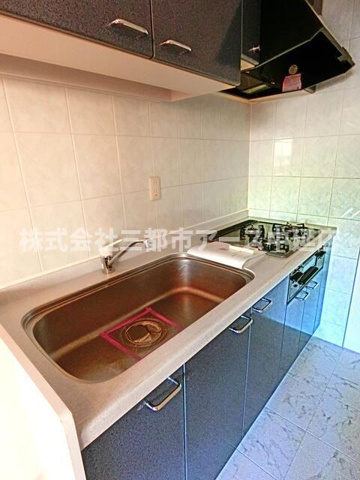 キッチン　※別部屋の参考写真になります。