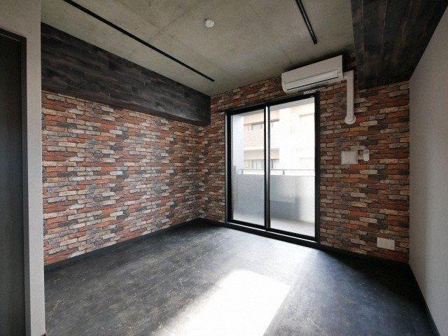 居室・リビング　同物件別号室の為、現況を優先致します。