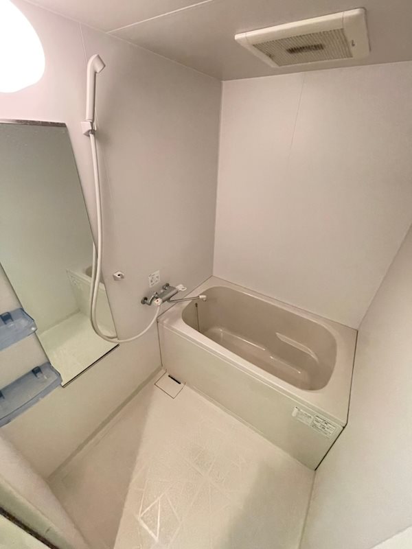 バス・シャワールーム　コンパクトで使いやすいお風呂です