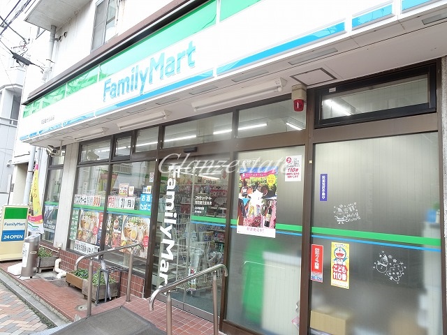 コンビニ　ファミリーマート 梶が谷駅南店（コンビニ）まで529m