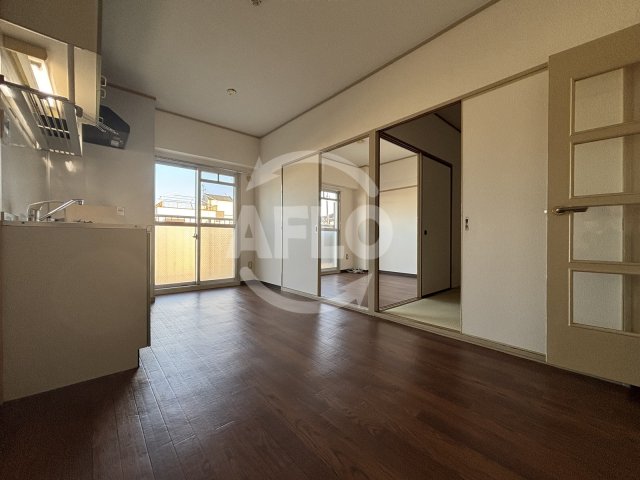 居室・リビング　スリースター鶴町　　リビング