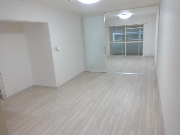 旭マンションの居間写真